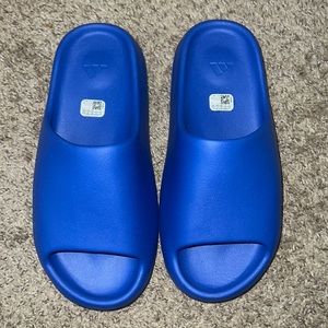 Yeezy Slides Size 11